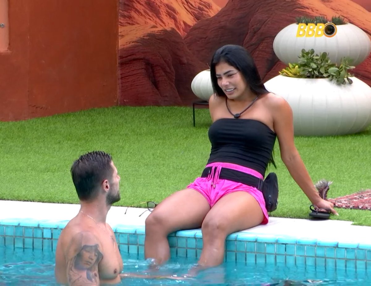 vai_a_merd4's tweet photo. Se essa mulher me olha assim eu me derreto todinha https://t.co/HUNgAPASHi