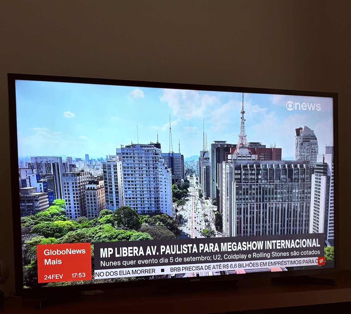 Aí depois o <a href="/eduardopaes/">Eduardo Paes</a> vem aqui nessa rede e fica zoando, com razão. 

Olha os caras, mané! 😂😂😂