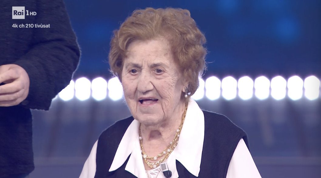 “Tutti di sinistra in famiglia, non fascisti”.

In diretta tv in prima serata sbattuto in faccia a TeleMeloni. 

105 anni.

Che donna la Signora Gianna.

Grazie ♥️

#Sanremo2026