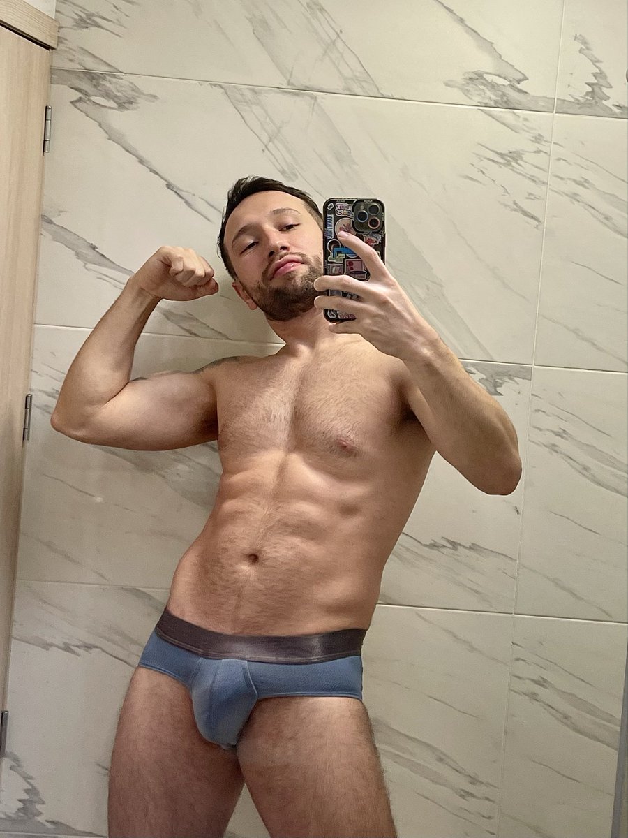 NovoaYezid's tweet photo. Ya se notará el gym ? 😈😈😈😈😙🤭 https://t.co/nM4c8lCXjG