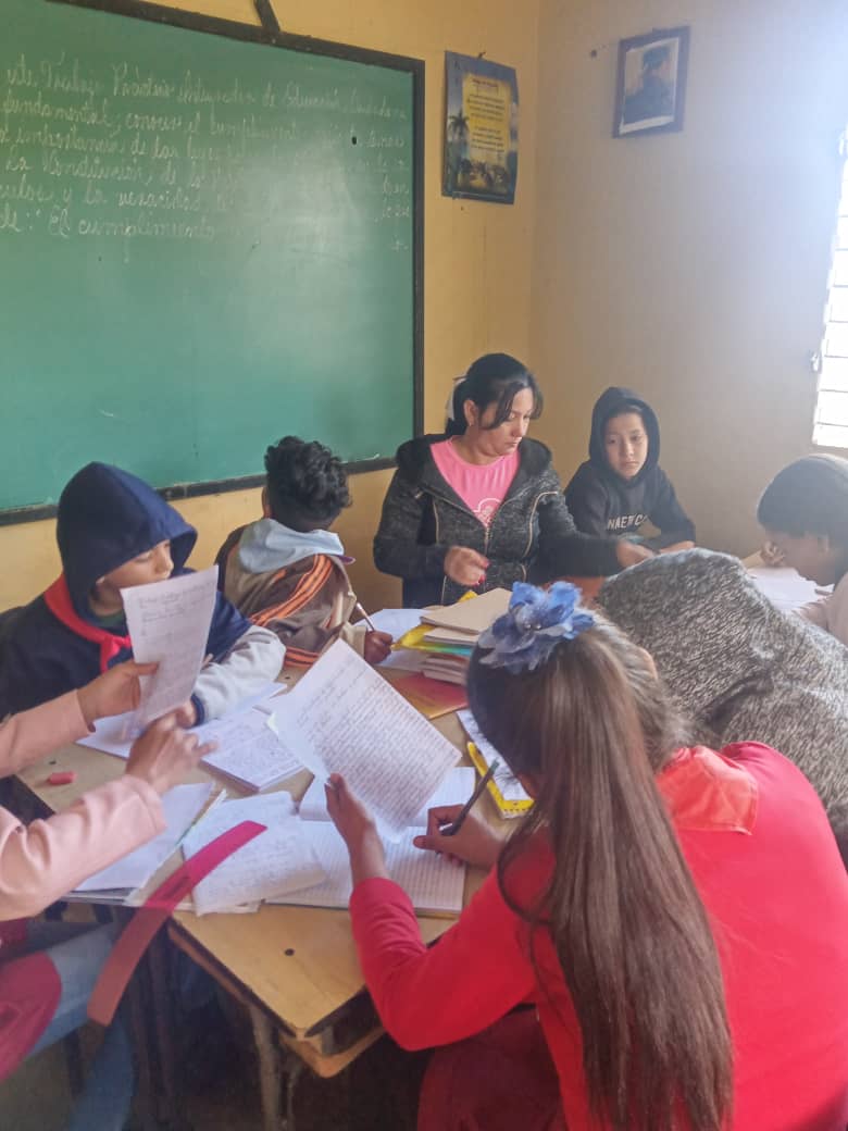 educarabos's tweet photo. Queremos expresar nuestro más sincero reconocimiento al colectivo José M. Duarte por la excelente labor realizada con los educandos reubicados. Gracias a su esfuerzo y dedicación, estos estudiantes han recibido una atención de calidad que ha facilitado su adaptación y progreso https://t.co/ryRRBVvtfI