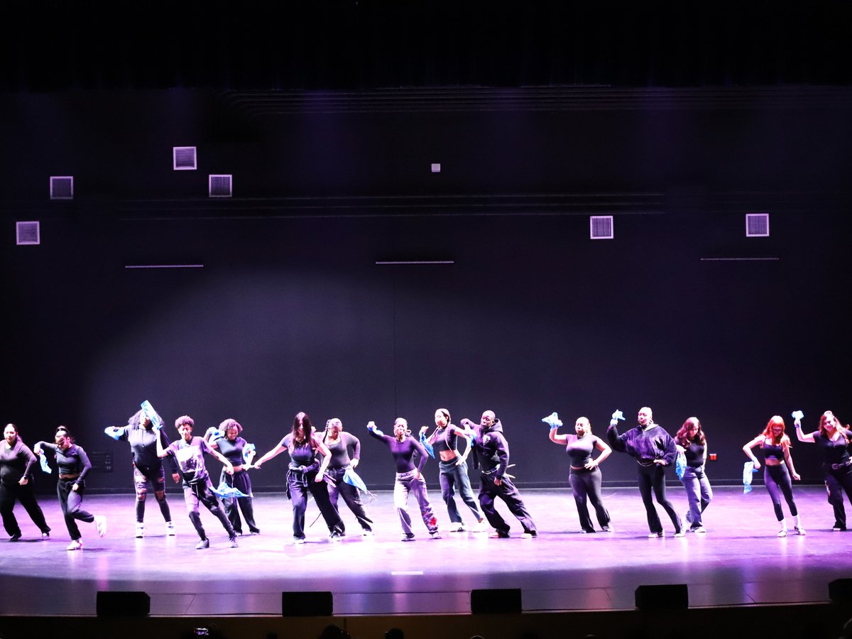 ComptonUnified's tweet photo. ✨ Compton High School Black History Celebration  ✊🏾 @MightyTarbabes scholars celebrated with a powerful, packed-house assembly inside the Andre "Dr. Dre" Young Performing Arts Center, with songs, dance, and scholar perfomances. 🎭🎶

Excellent show scholars! ✨

#ComptonUnified https://t.co/S7XhsWv6N4
