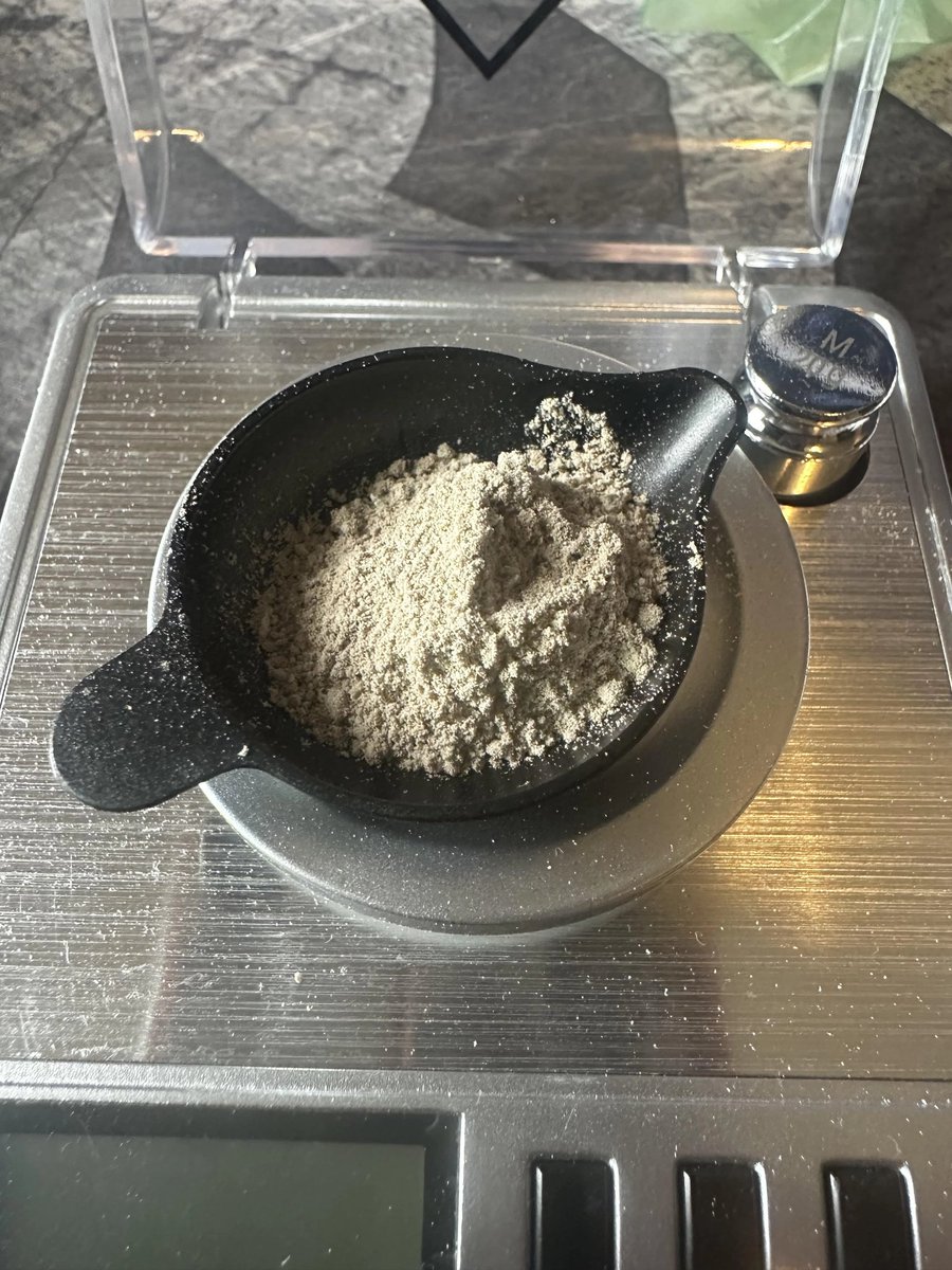 DTwtlat's tweet photo. heroin first time
Should this stuff smell vinegary? It's all powder with some smaller harder chunks. Virtually no smell. It's tan/beige. https://t.co/b0wBX2Jpyp