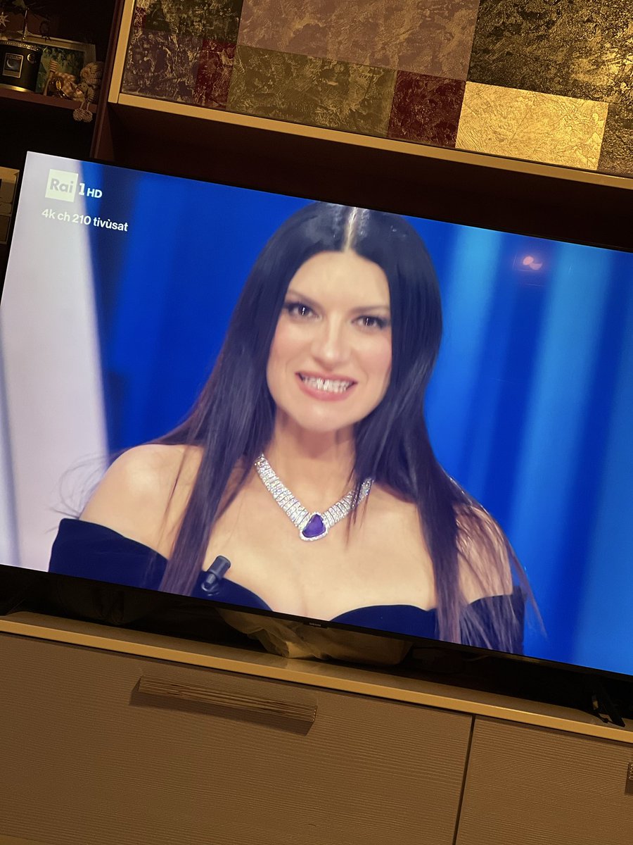 VanessaCesarano's tweet photo. La più bella @LauraPausini 
Sei grandiosa! 
#sanremo #sanremo2026 https://t.co/VvTH9K3ENt
