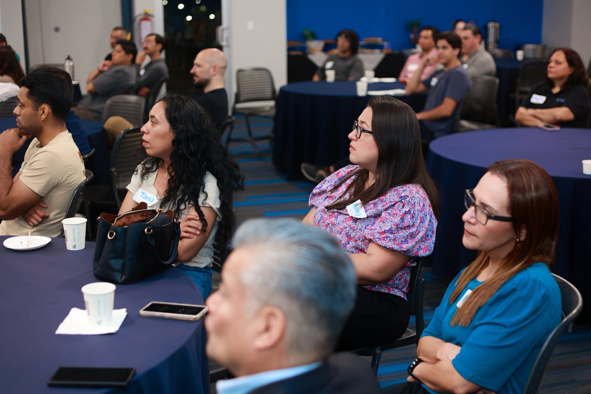 distritotec tweet media