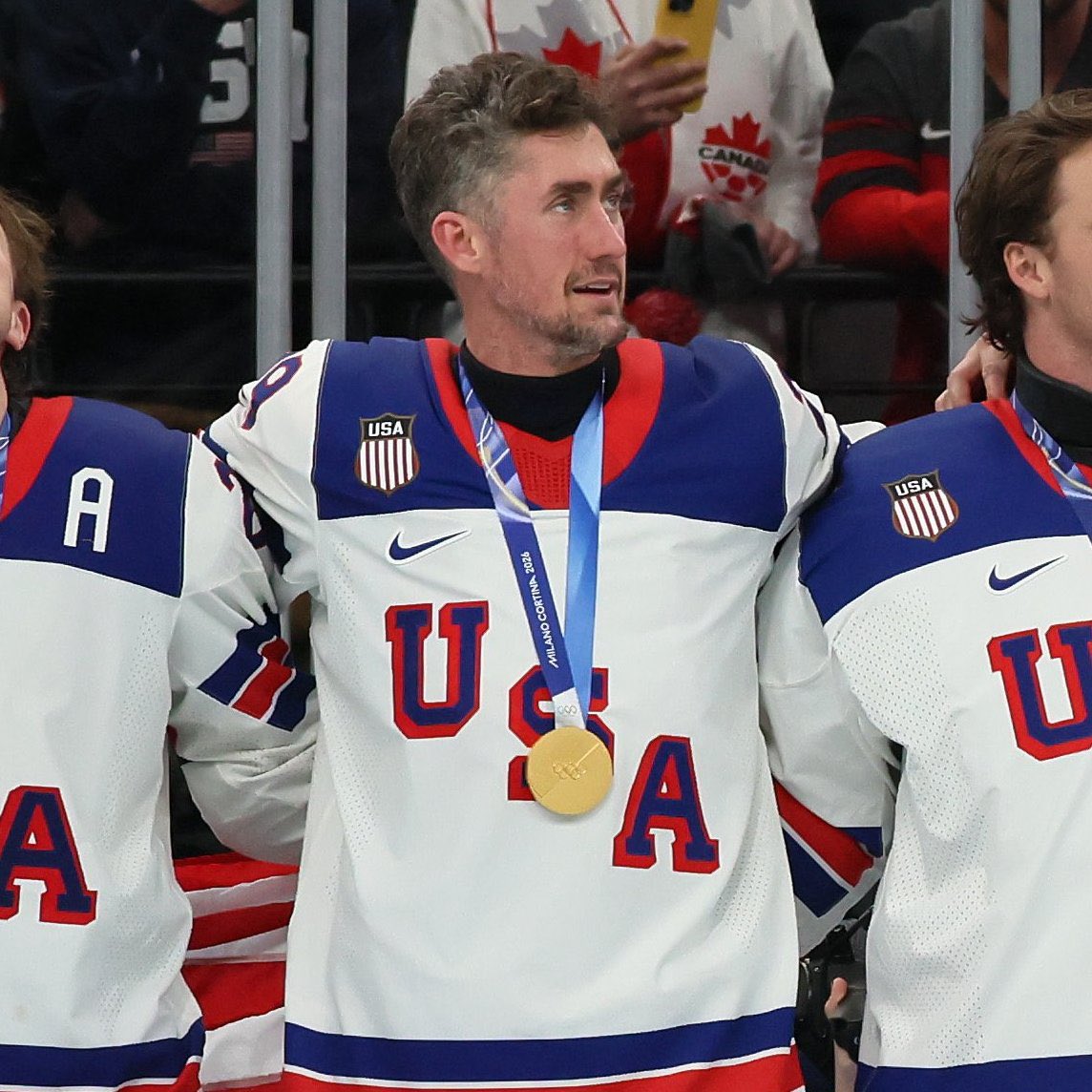 Brock Nelson bol posledným hráčom, ktorého som sa pýtal niečo na #WinterOlympics. Otázka bola na dres Johnnyho Gaudreaua. Odpovedal pekne  a bol úplne v pohode. Teraz som sa dozvedel, že odmietol ísť za Trumpom do Bieleho domu. Toto určite poteší. Good one 🙂🇺🇸🏒❄️