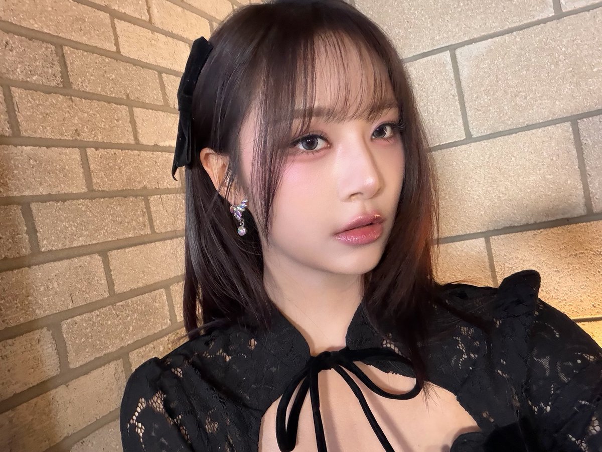 Ssherbeta's tweet photo. She looks so classy in black. Her visuals are perfect. 🖤 https://t.co/qGCefxYeO2