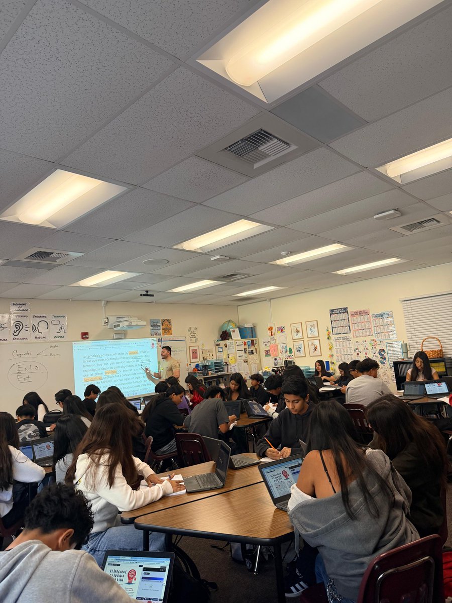 onewayedu's tweet photo. San Diego classrooms were buzzing today! 🔥 One Way Education was on campus modeling lessons and classroom routines that strengthen literacy, language development, and student confidence in real time, with real students. This is what support looks like. 

#OneWayEducation https://t.co/9EaVu0dCSx