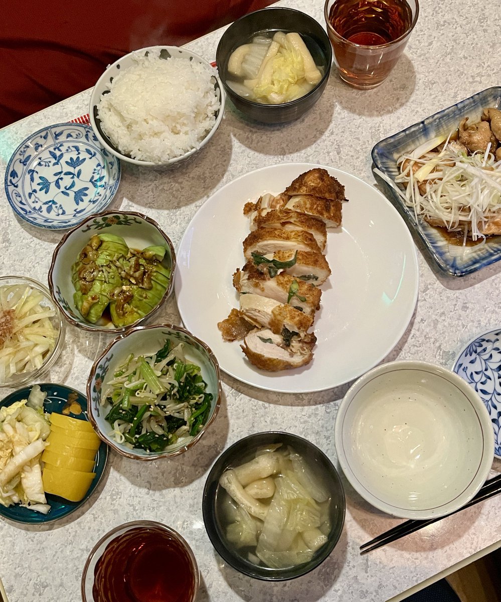 しゃぶ葉で別腹のワッフルにソフトクリーム塗りながら食べて幸せ感じた週明け火曜日

決まった曜日来てくれてる人の
入院離脱が延びて地味に痛い
本人もっと痛い思うけど早よ治って復活して欲しい

晩ご飯は鶏むね肉を開いて梅肉を巻き込んで揚げたやつetc