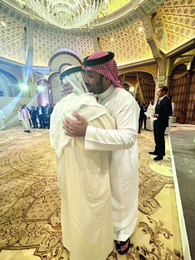 صورة سابقة جميلة وعفوية لولي العهد الأمير #محمد_بن_سلمان وأخيه الشيخ #مشعل_الأحمد_الصباح، عناق يوضح حجم المحبة بين #السعودية و #الكويت 🤍

كل عام والأشقاء في الكويت قيادة وشعب بخير وعزّ و رخاء وإزدهار، أدام الله علينا وعليكم الأفراح 🇰🇼🇸🇦