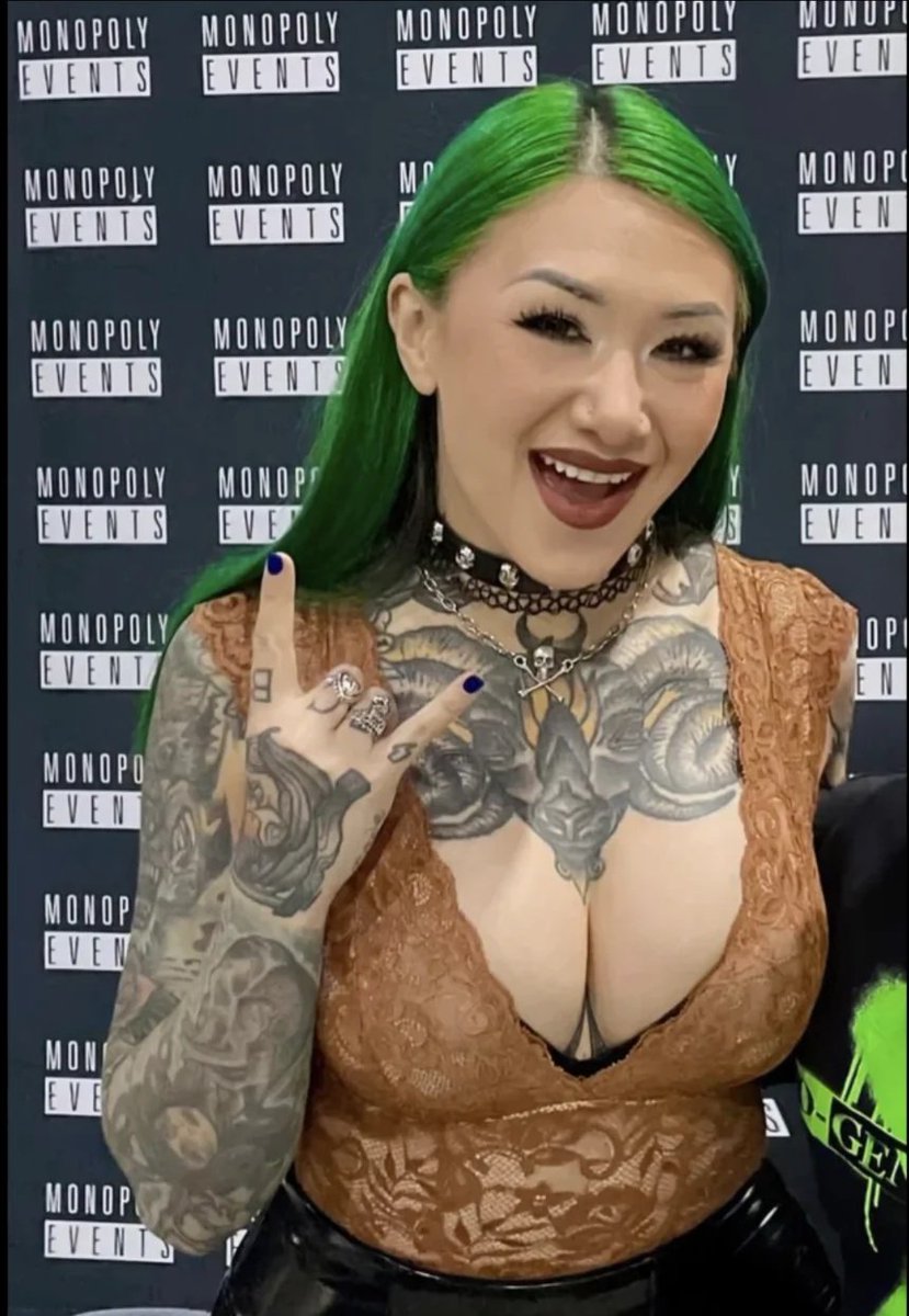 Hot Babes 'N Pro Wrasslin tweet media