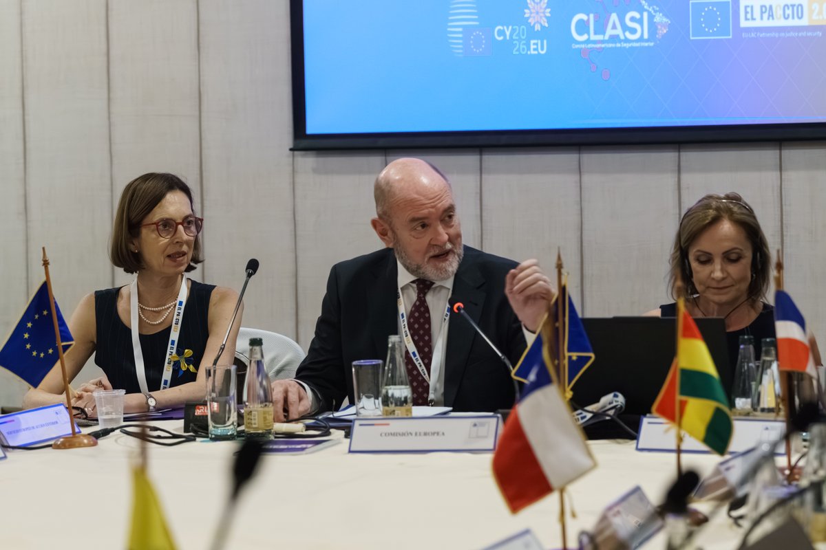 Hoy en Santiago, la Reunión Institucional UE-CLASI (Comité Latinoamericano de Seguridad Interior) reúne a socios europeos y latinoamericanos para reforzar cooperación birregional en seguridad.

Con apoyo de <a href="/ELPACCTO/">EL PACCTO 2.0</a>, permitirá pasar del diálogo a acciones operativas conjuntas🤝