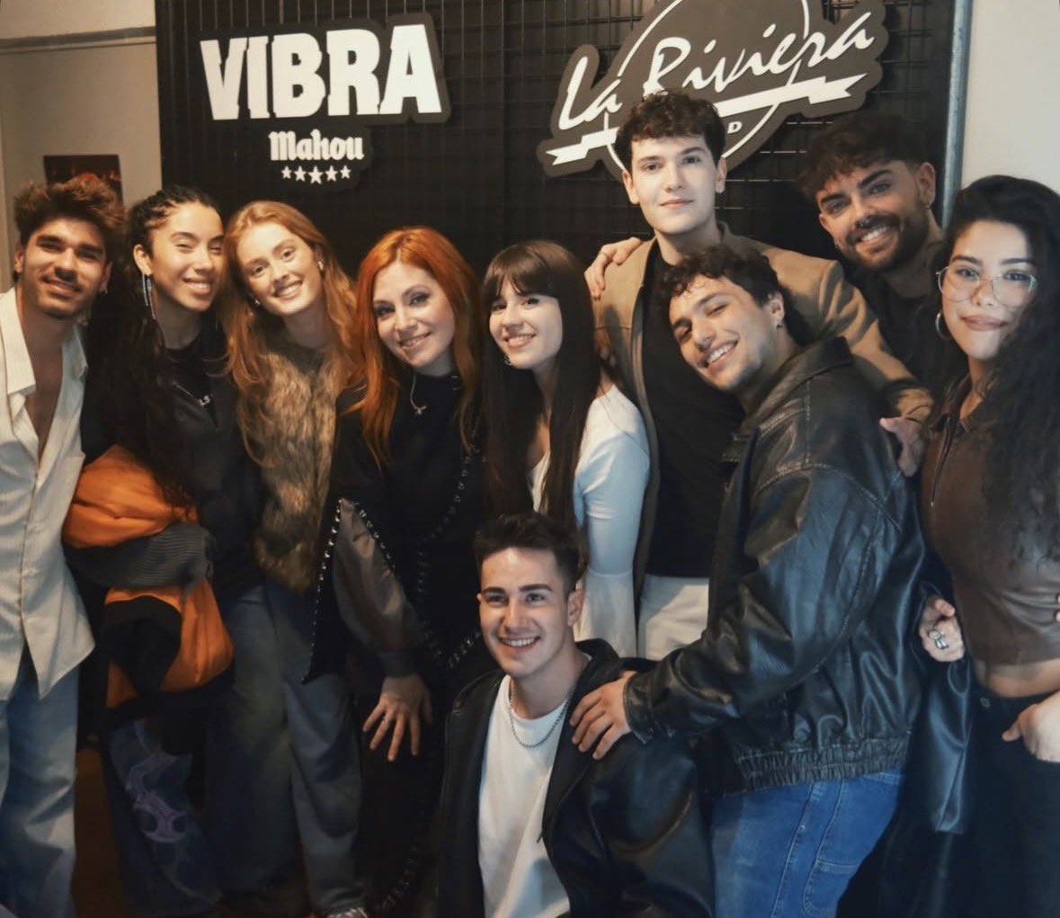 📲 | tinho con sus compañeros y leire martínez vía stories de leire martínez!!