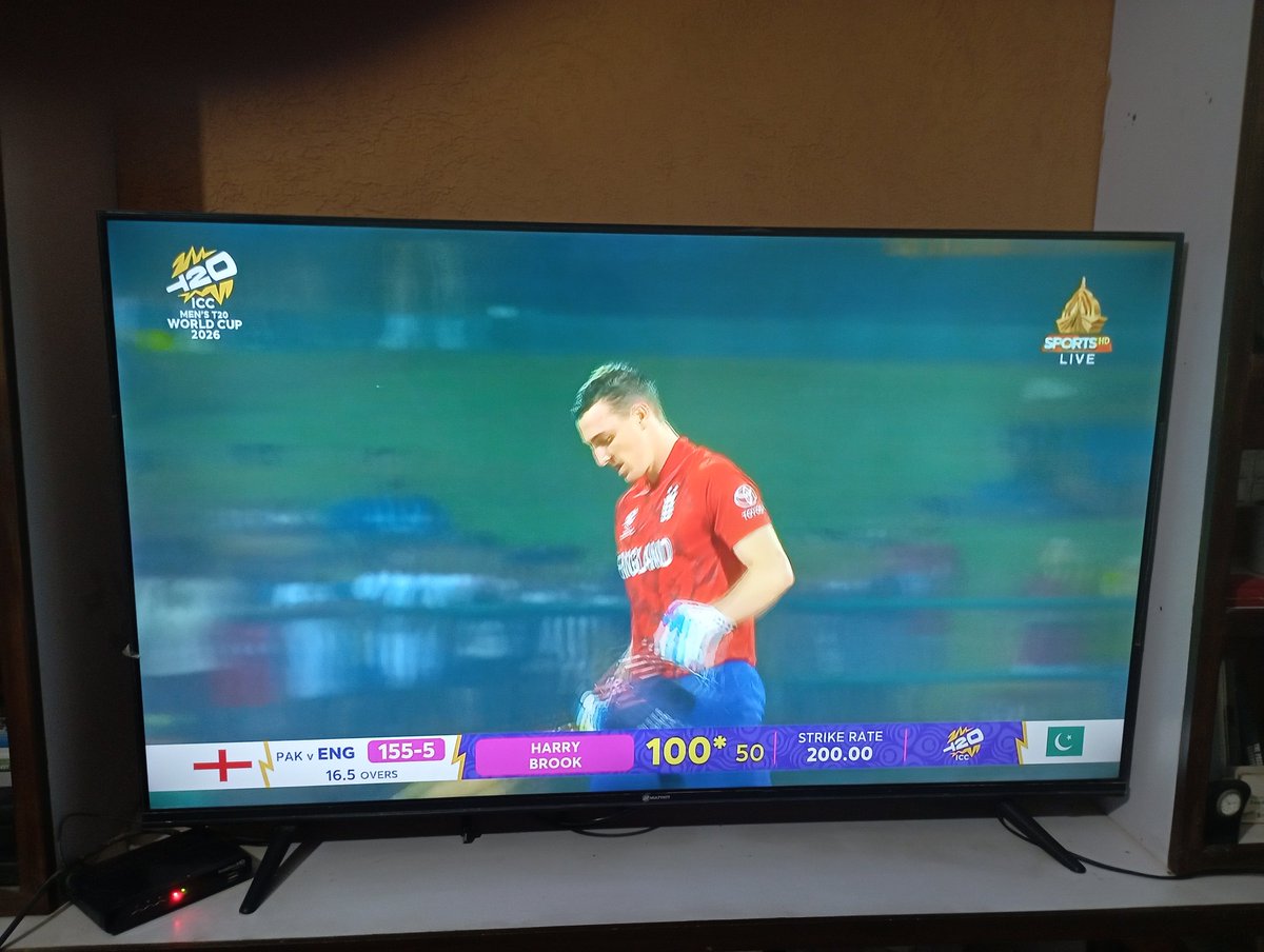 EhsanQureshi_1's tweet photo. @harrybrooks91 What a ton 100 in 50 balls. @iShaheenAfridi bowled him. England needed 10 from 18 balls. #Engvs Pakistan. @englandcricket https://t.co/n0s6h6LWbj