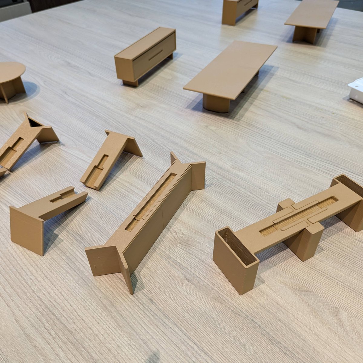 teknion's tweet image. POV: You’re a 6-inch-tall designer checking out the new Figure collection 🧍‍♂️
Same design. 1/12 the size.

#figurecollection #designprocess #teknion #alyssacoletti