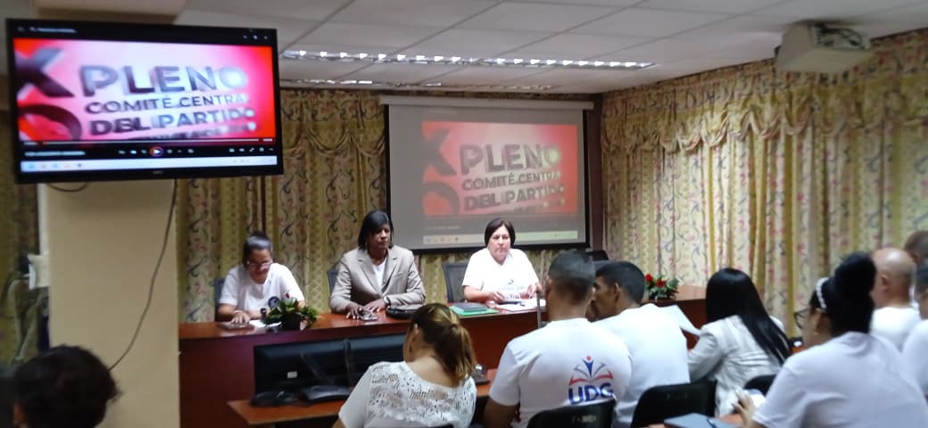 Universidad_UDG's tweet photo. @Universidad_UDG desarrolla Balance de Política de Cuadros en 2025 simultáneamente en #Bayamo y #Manzanillo, con la convicción que #CubaVencerá con el concurso de todos.
#CubaSoberana https://t.co/ODz02E5PSA