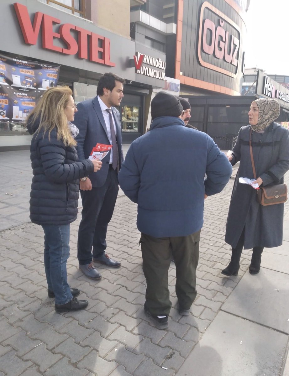 Yeniden Refah Partisi Ankara İl Gençlik Kolları olarak, şehrimizin her köşesinde Milli Görüş bayrağını dalgalandırmaya devam ediyoruz. Bugün, Ankara’nın manevi muhafızı Altındağ sokaklarında, Kadın Kollarımız ile omuz omuza vererek muazzam bir saha çalışmasına imza attık.