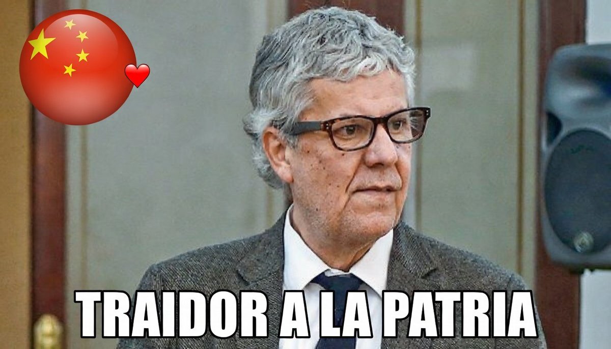 El ex ministro de Hacienda, Nicolás Eyzaguirre, vendió a los chinos nuestro cobre a precio regalado vía futuros, con clara mala fe. Le produjo al país miles de millones de dólares en pérdidas. Hoy es director de la compañía eléctrica CGE, controlada por el gobierno chino.
