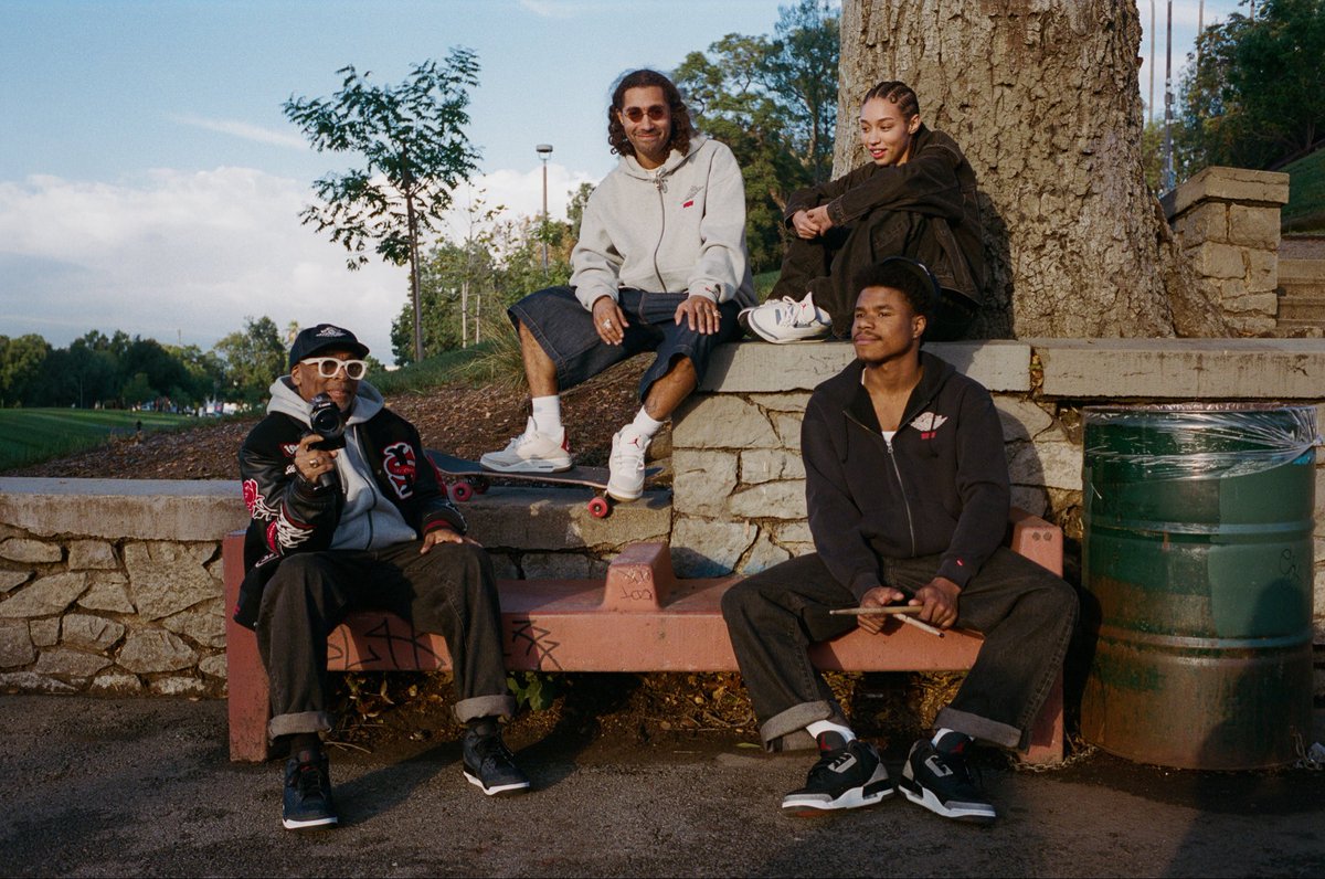 TROPHY ROOM tweet media