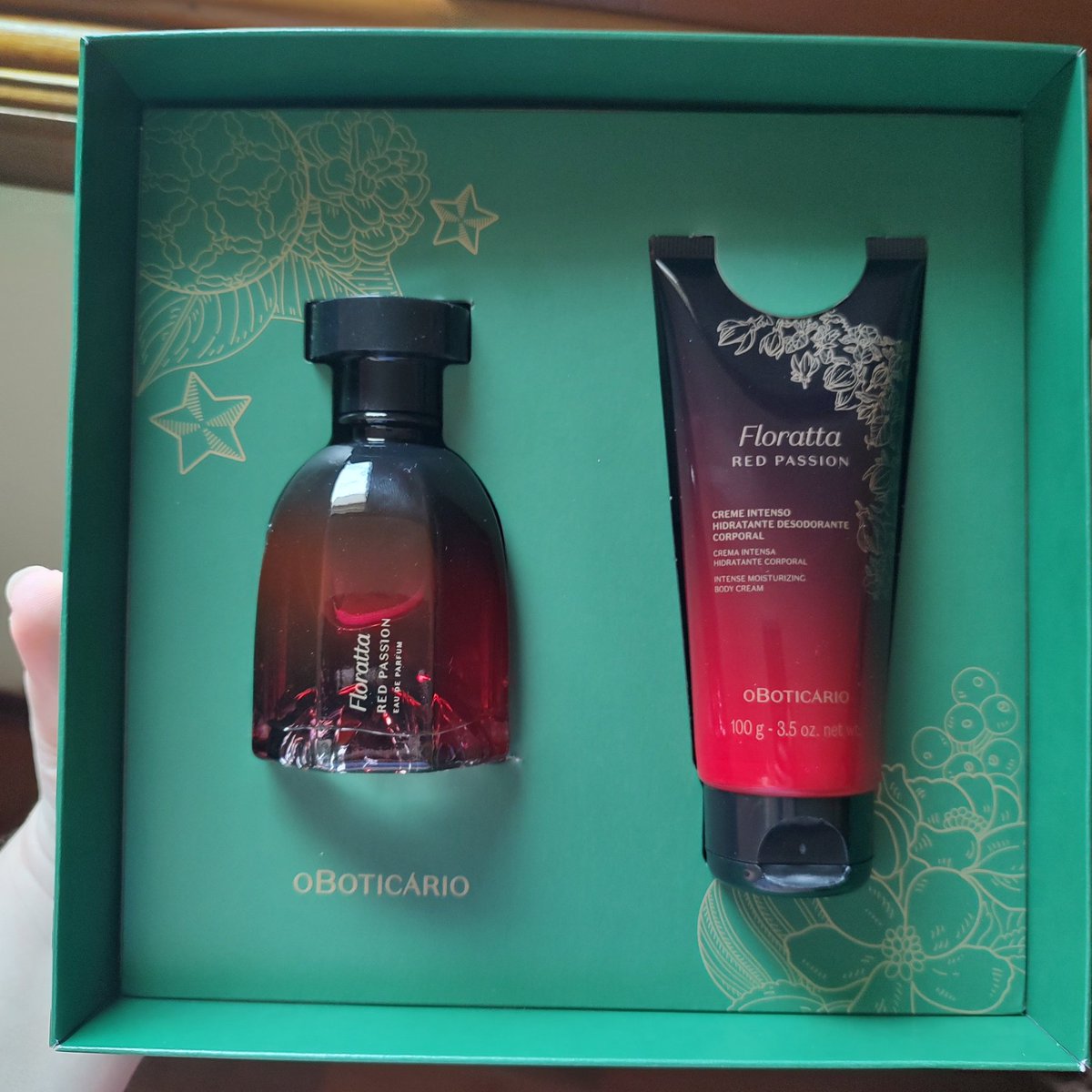warnerbooksx's tweet photo. gente esse perfume do boticário é tudo isso e mais um pouco do que dizem MEU DEUS que babado https://t.co/ULptOcODh4