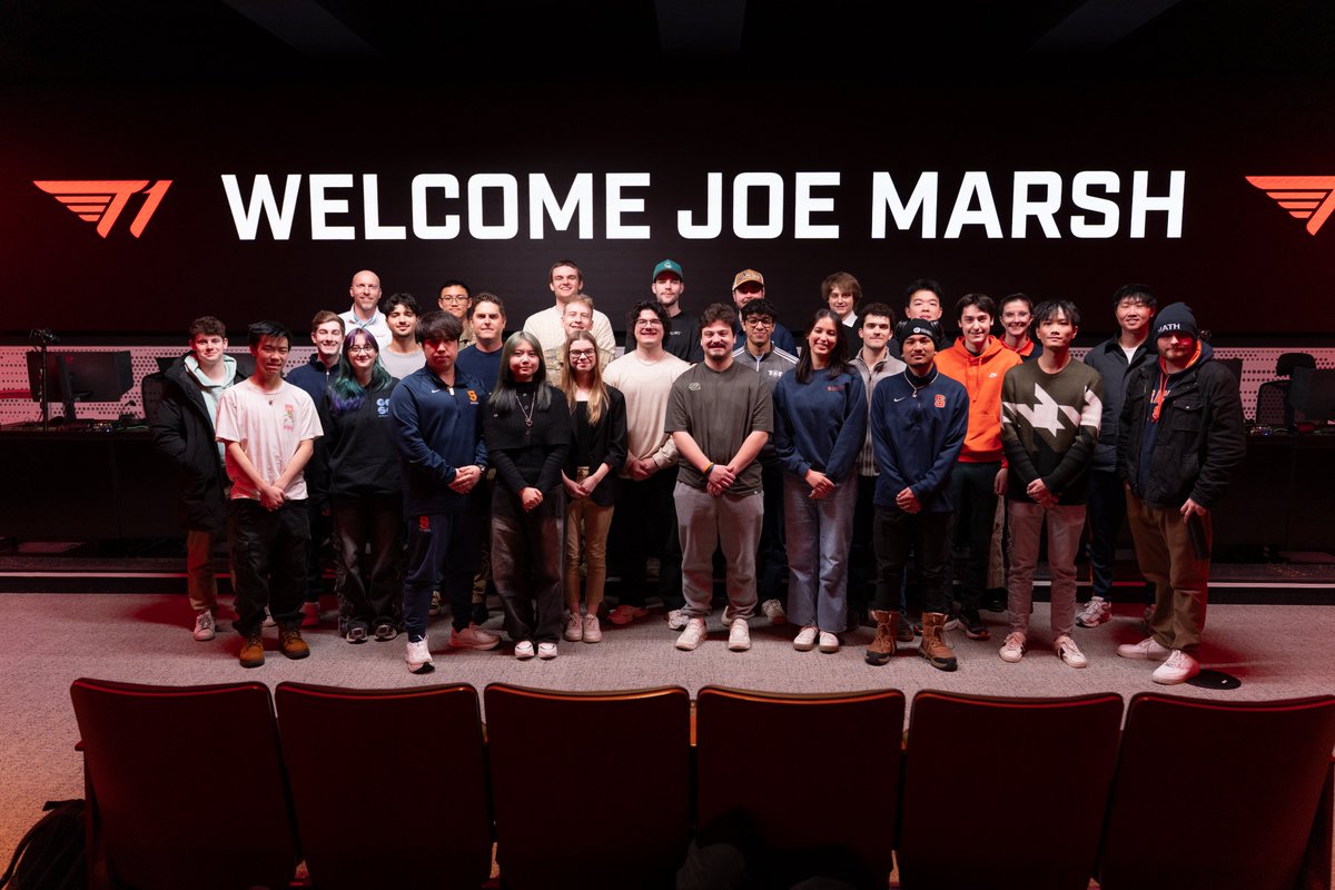 Cuse_Esports's tweet photo. Big shoutout and thank you to the #1 @CuseSB fan @JoeMar! It was such an honor to have you on campus to see our spaces and our students had a blast hearing you share your experiences in the industry! 

PS: tell faker we said hi!🤩 https://t.co/lH3kJmr1Dh