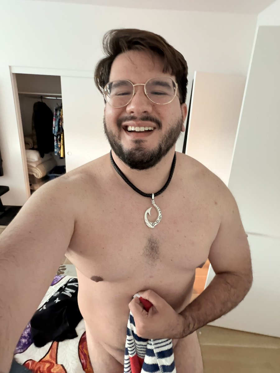 KarlosTheFog's tweet photo. I also got a new necklace and I’m high-key obsessed. https://t.co/ZGtiWDEof7