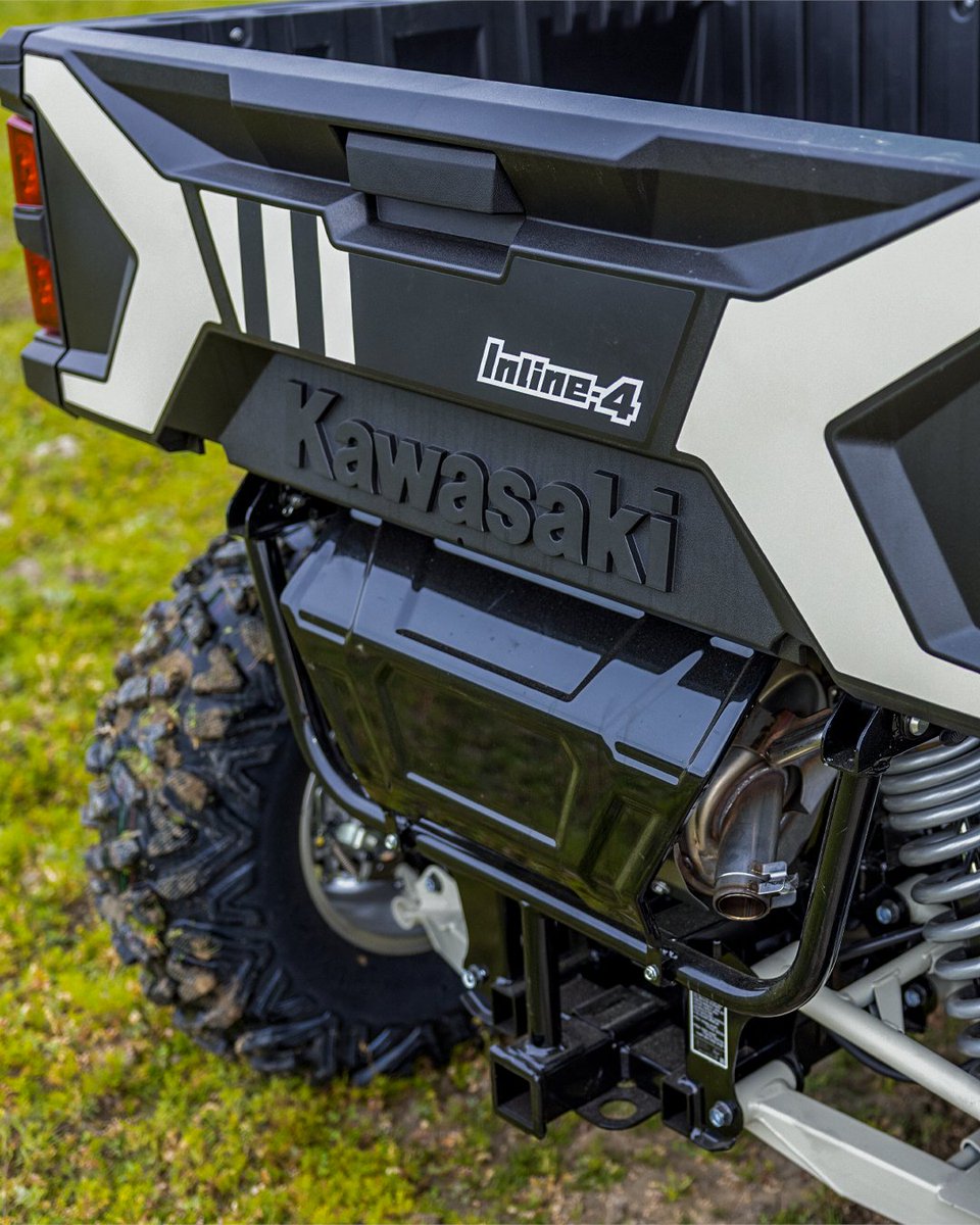 KawasakiUSA's tweet photo. Don’t be fooled by the tough exterior. Inside, #RIDGECREW is all comfort with contoured seats, an automotive-inspired dash, and rapid HVAC. #GoodTimes #Kawasaki https://t.co/VWYjUi2iuU