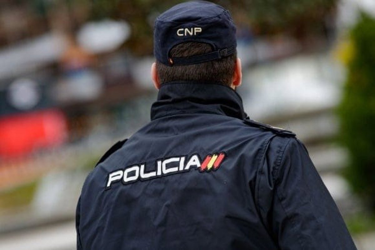 🔴<a href="/policia/">Policía Nacional</a> detiene a una madre de 30 años por presuntos malos tratos en el ámbito familar a su hija de 8 años

➡️Fueron sus profesores los que dieron la voz de alarma al sospechar que la niña estaba sufriendo malos tratos porque acudía al colegio con hematomas y otras lesiones