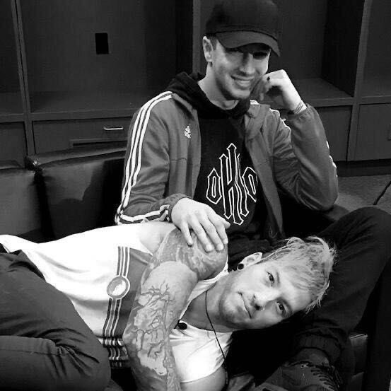 rcbelred's tweet photo. chriskaiser posted!

it’s logan day. i love you and i’m so happy you’re in this band with me. even though i kick you out every other week. and you sprained my ankle last tour. wait.. why are  we friends again? pretend like i didn’t make this post. https://t.co/FN81arQRPF