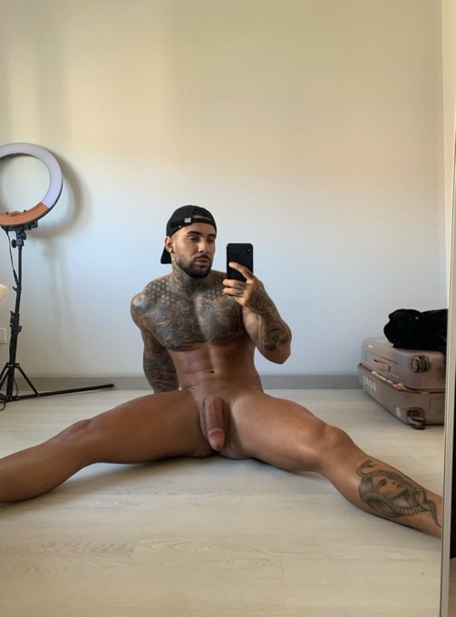 lmanolbrown's tweet photo. Self love 
😍
If you're like me bring your sorry ass and six packs over here
 #gay #cuck #bbc #Bulls #bottom https://t.co/cabDYQWLXF