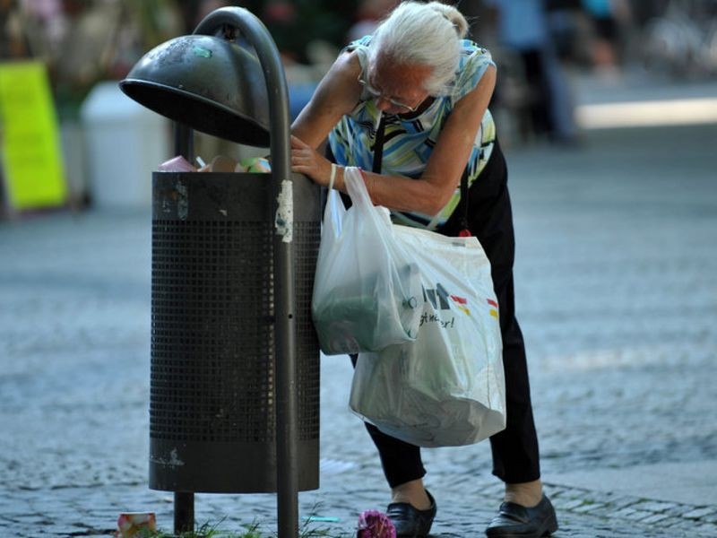 Solange wir so etwas sehen müssen, brauchen wir uns gar nicht darüber zu unterhalten, wie viel Geld wir anderen Ländern geben.