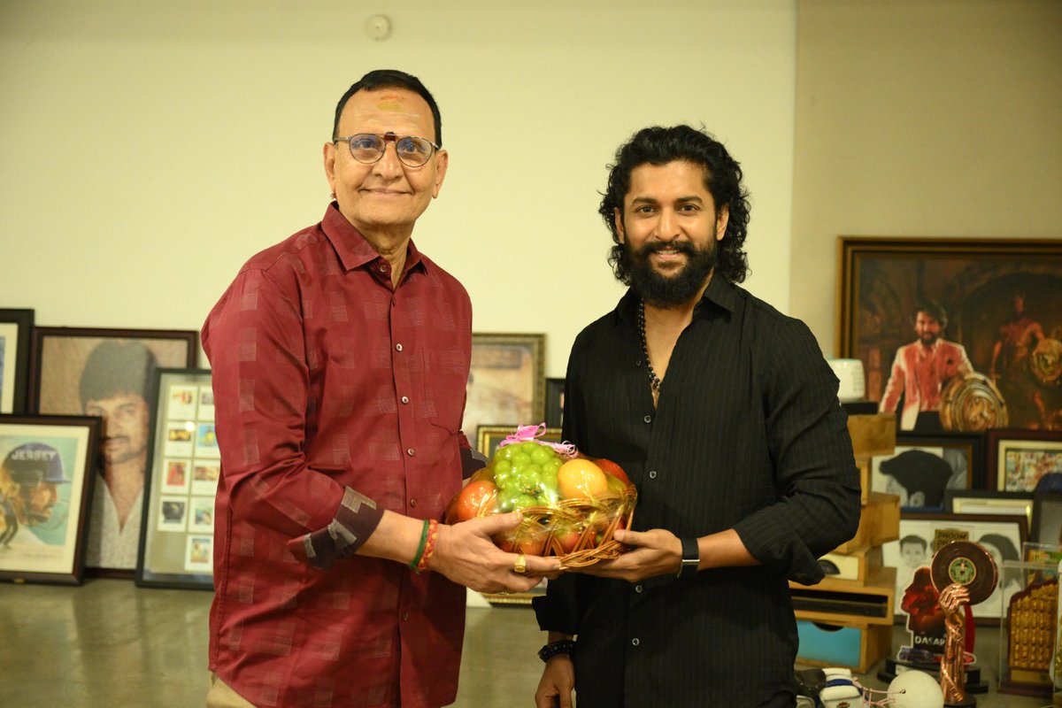 SrideviMovieOff's tweet photo. Our Senior Producer @krishnasivalenk garu met and wished NATURAL STAR @NameisNani garu on his birthday today 💐

Extended best wishes for the success of #TheParadise #BloodyRomeo &amp; his career ahead 😇

#HappyBirthdayNani https://t.co/r9dCehrGn7