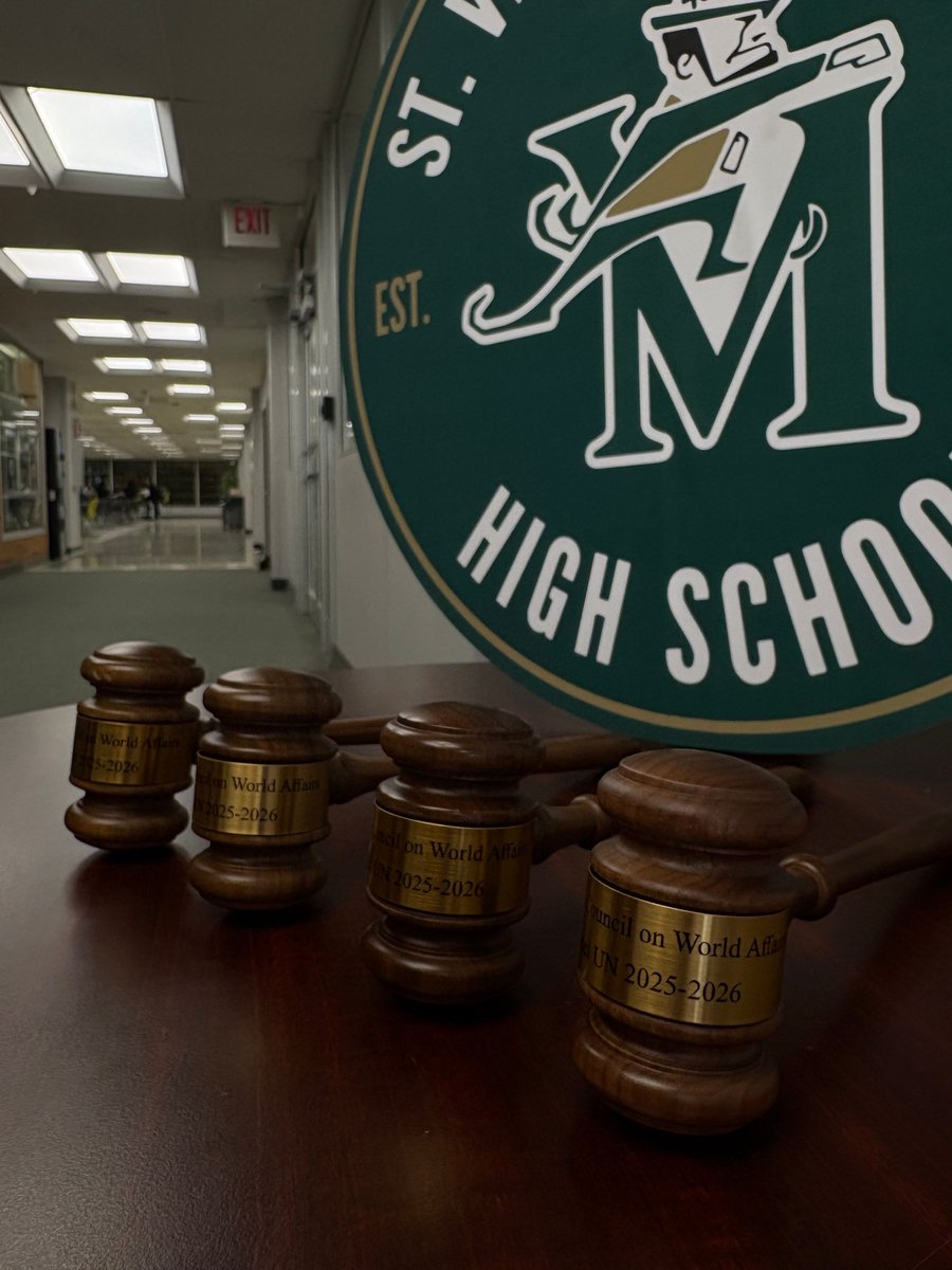 stvmirish's tweet image. Dominant showing by STVM #ModelUN at the CCWA Conference hosted by CWRU!☘️
For the 3rd time this season, #STVM earned Best Delegation, sweeping all three Northeast Ohio #CCWA conferences. Delegates earned awards in 7 of 8 committees — including 4 Best Delegate honors!
#IrishPride