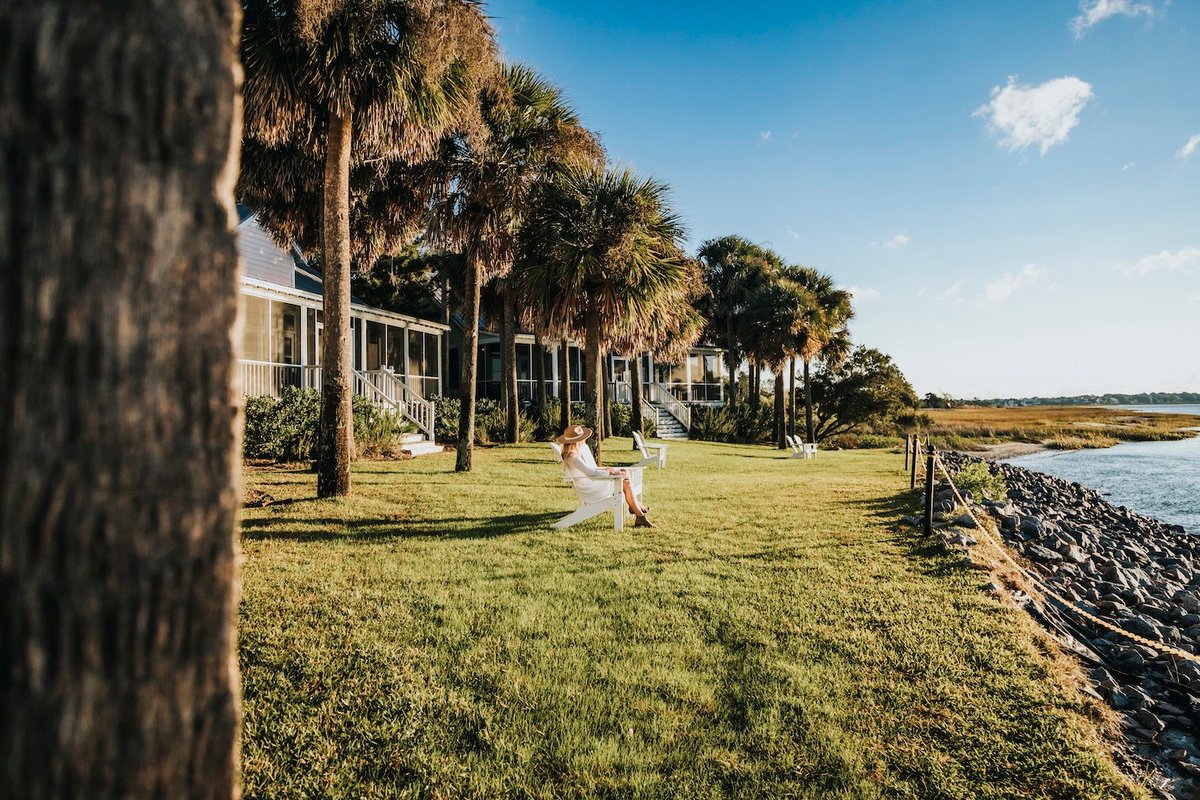 ExploreCHS's tweet photo. Check in to The Cottages on Charleston Harbor - a tranquil waterfront retreat where the rhythm of the harbor sets the pace: https://t.co/1t3gqmYLbm https://t.co/BimNwp6gCu