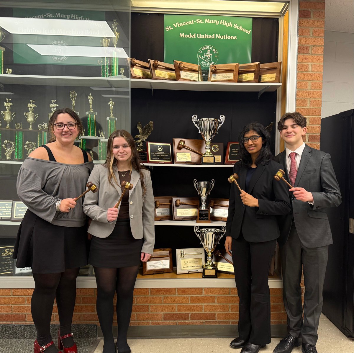 stvmirish's tweet image. Dominant showing by STVM #ModelUN at the CCWA Conference hosted by CWRU!☘️
For the 3rd time this season, #STVM earned Best Delegation, sweeping all three Northeast Ohio #CCWA conferences. Delegates earned awards in 7 of 8 committees — including 4 Best Delegate honors!
#IrishPride