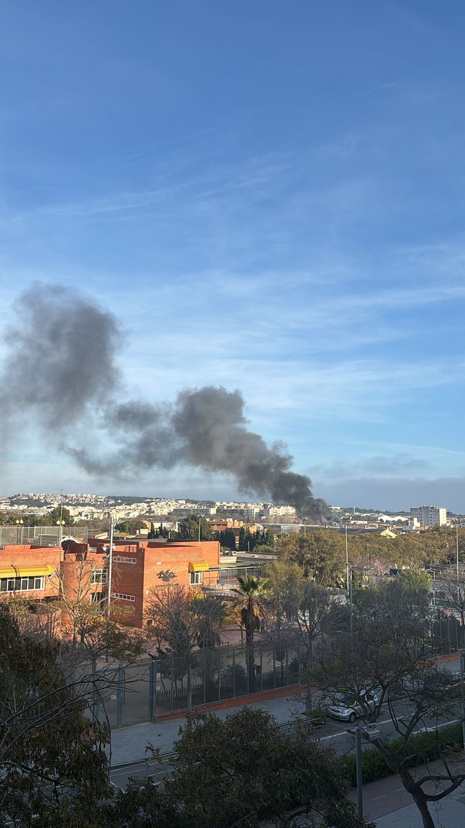 🔥 Incendi de pneumàtics controlat

Aquesta tarda s’ha produït un incendi de pneumàtics.
Gràcies a la ràpida intervenció dels <a href="/bomberscat/">Bombers</a> , el foc ha estat extingit ràpidament.

✅ Només danys materials
❌ Cap dany personal

La zona ha quedat assegurada.