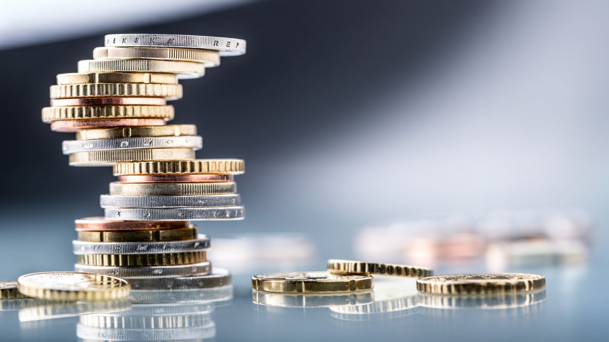 CBCTFCU1's tweet photo. Financial confidence starts with smart habits. Setting savings goals and using automatic transfers can help build stability without adding pressure to your routine. #MoneyTips #FinancialEducation https://t.co/fnfenqRCMd