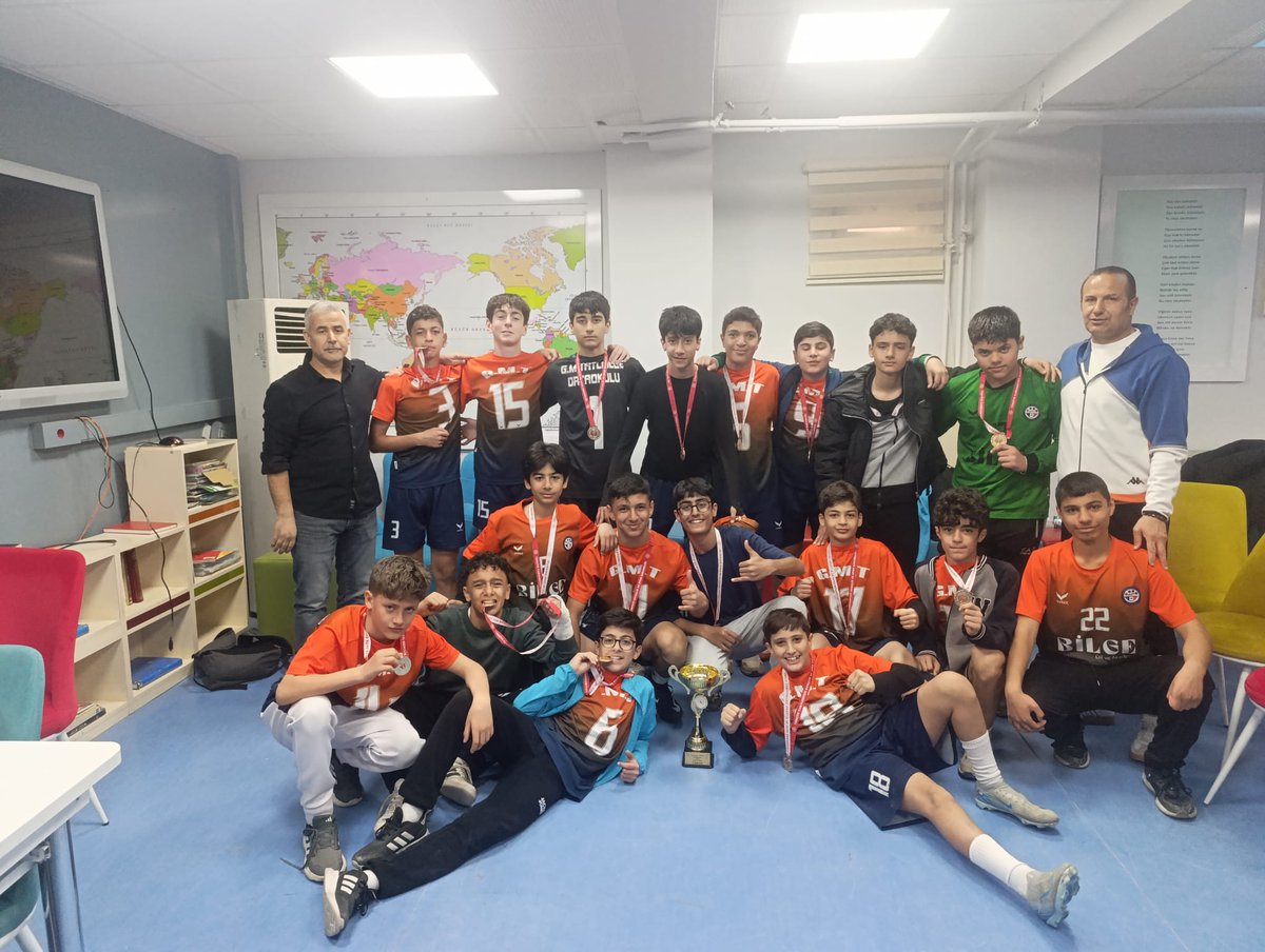 Mardin il geneli Yıldız Erkekler Futbol Turnuvasında okulumuz il birinciliğini🏆 elde ederek gruplarda mücadele etmeye hak kazanmıştır.Öğrencilerimizi ve  öğretmenimizi kutluyor, gruplarda başarılar diliyorz.<a href="/mardinvali/">Mardin Vali</a> <a href="/Artuklukymkm/">T.C. Artuklu Kaymakamlığı</a> <a href="/mardinilmem/">Mardin İl Millî Eğitim Müdürlüğü</a> <a href="/artukluilcemem/">Artuklu İlçe Milli Eğitim Müdürlüğü</a> <a href="/mehmeteminduya1/">Mehmet Emin DUYAN</a>