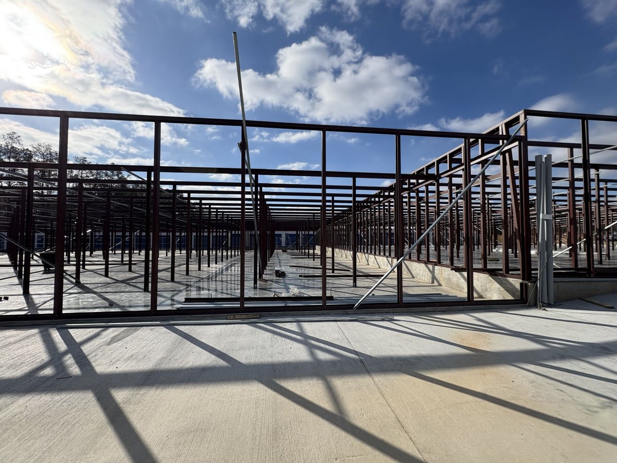 BDGselfstorage's tweet photo. Progress continues on our Boardwalk Storage-Reynolds Road expansion project.  The building is going up!

#acquisition
#selfstoragedevelopment 
#SelfStorageInvesting 
#selfstorageinvestors 
#Development https://t.co/49Fixd98EE