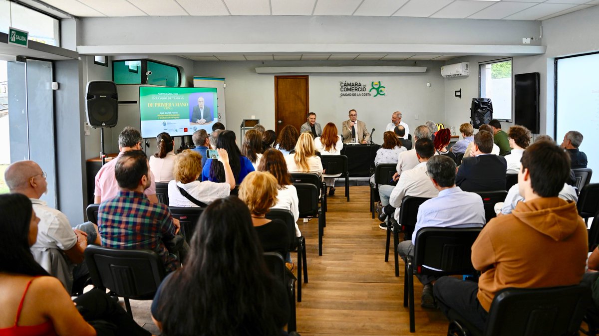 La importancia de la Universidad de la Educación y el acompañamiento educativo, el desarrollo territorial y la promoción de la participación en todo el país, y la apuesta a universalizar la Cultura y la innovación, como grandes ejes. 

🔗Nota ampliada en gub.uy/ministerio-edu…