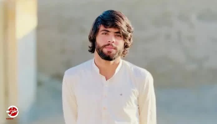 ۔
پنجگور میں نوجوان سیکورٹی فورسز کے ہاتھوں قتل

فورسز نے پنجگور سے 3 بھائیوں سمیت 5 افراد کو جبری طور پر لاپتہ کیا تھا ، جس میں اویس احمد کو زخمی کرکے ساتھ لے گئے تھے، اب اسکی لاش پھینک دی گئی ہے، جبکہ دیگر بھائی ابھی تک سیکورٹی فورسز کے قبضے میں ہیں۔

#StopBalochGenocide