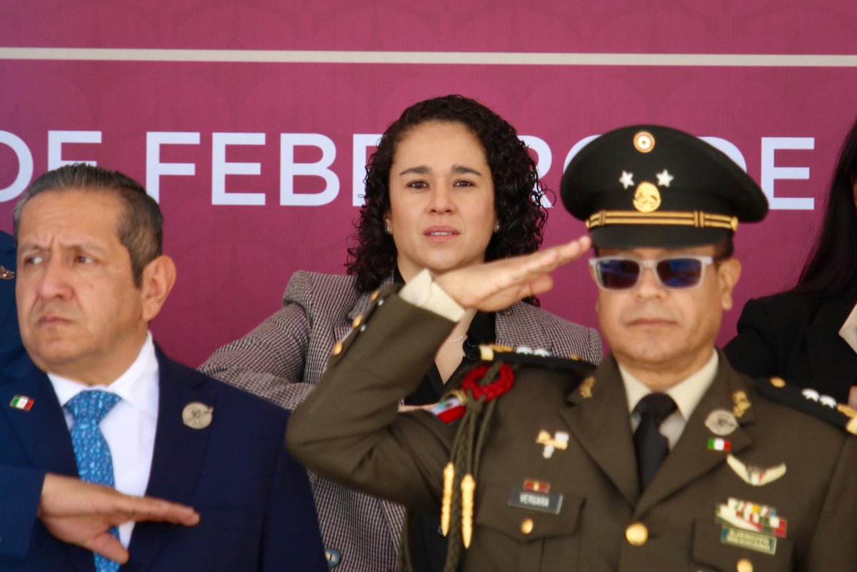 IEEM_MX's tweet photo. 🇲🇽 La Consejera Presidenta @pulido_amalia asiste a la Ceremonia por el Día de la Bandera, realizada en la 22/a Zona Militar, encabezada por la Gobernadora @delfinagomeza, refrendando el compromiso institucional con los valores cívicos y la identidad nacional. https://t.co/LhTCgzzYZR
