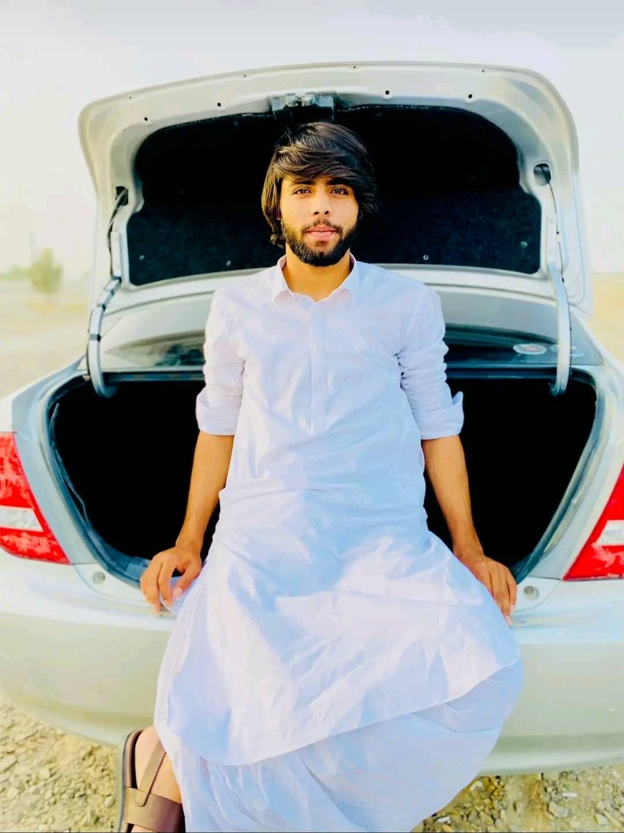 اویس بلوچ ولد یار محمد کو گزشتہ پنجگور خدابادان میں اپنے چار دیگر کزن کے ساتھ زخمی کرکے پاکستانی فوج نے لاپتہ کیا اور ابھی کچھ دیر قبل اسکا لاش پولیس کے حوالے کردیا اتنا ظلم شاید دنیا کے کسی کھونے میں ہو۔ان افراد میں تین بھائی بھی شامل ہیں
#StopBalochGenocide
<a href="/SabihaBaloch_/">Sabiha Baloch</a>