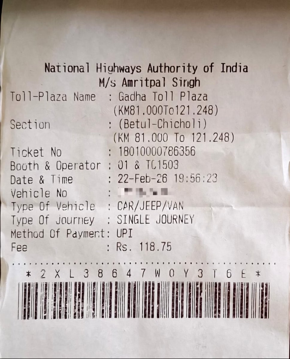 PoorvaSharma_'s tweet photo. @Nayakhoji @iamnarendranath Were you at the toll? Do you know whether chand rupay were paid or not? Please see the receipt below. This was after paying toll. Aur aap toh so called officer bhi nahi hain toh apne ghar mein bistar mein ghus ke jo desh ke liye jaan dene nikalte hain unke baare mein Gyan na pele https://t.co/kgtw8r19tj