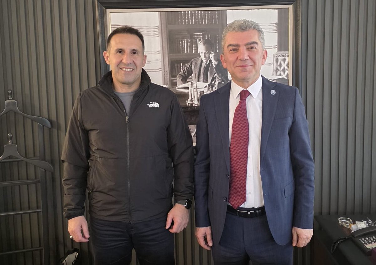 Emekli Albay Orkun Özeller konfederasyonumuzu ziyaret etti.

Nazik ziyaretleri ve samimi sohbetleri için kendisine teşekkür ediyoruz.

<a href="/HurSenGenelMerk/">Hür-Sen</a> <a href="/HurEgitimSen/">Hürriyetçi Eğitim Sen Genel Merkezi</a> <a href="/huryerelsen/">Hürriyetçi Yerel Sen Genel Merkezi</a> <a href="/Hurriyetciburo/">Hürriyetçi Büro Sen Genel Merkezi</a> <a href="/hurtarimorman/">Hürriyetçi Tarım Orman Sen Genel Merkezi</a> <a href="/hursagliksen/">Hürriyet Sağlık-Sen</a> <a href="/UlasSanlar/">Hürriyetçi Ulaşım Çalışanları Sendikası</a>