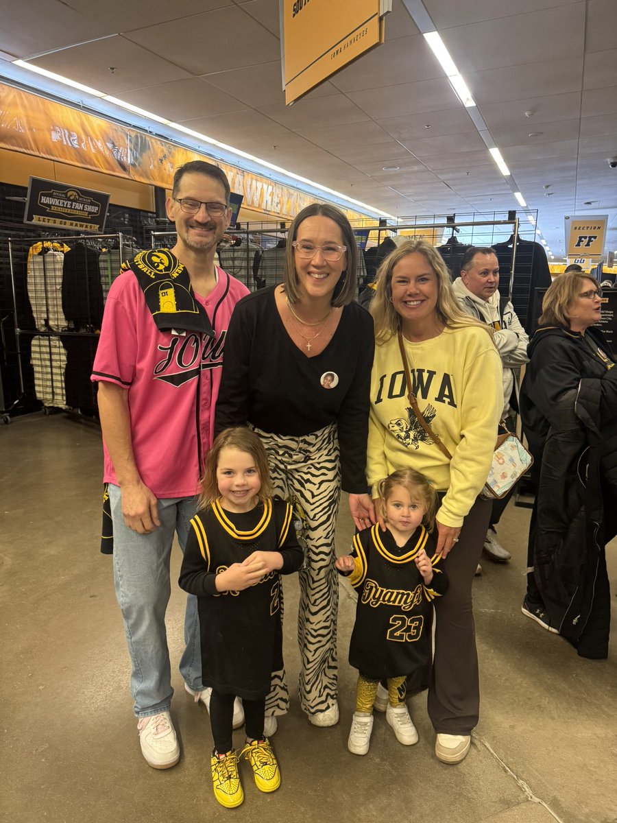 tshreck11's tweet photo. It started in February 2023 a two year old picking a “fave” player @StuelkeHannah who would become #happylikehannah !  Today senior year we are blessed with Hannah’s Big Heart/kindness #MiasforeveraHannahfan 
💛🖤 ThankYou🖤💛 https://t.co/7YORh9NzdW