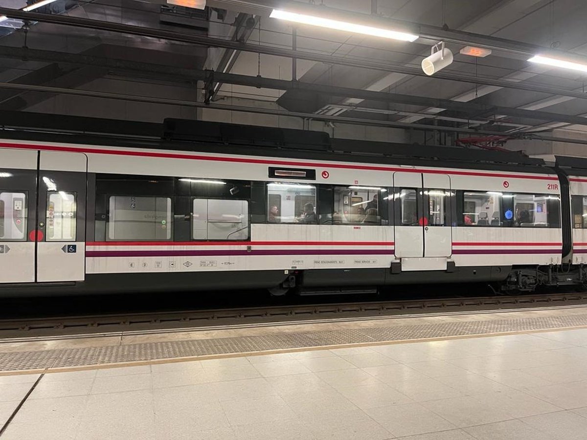 🪳La aparición de cucarachas en dos trenes de la red del Cercanías de Málaga y una avería en otro tren han provocado seis cancelaciones y retrasos esta mañana 

🚉<a href="/Renfe/">Renfe</a>: "Se ha detectado la presencia puntual de cucarachas en dos trenes del servicio de Cercanías Málaga"