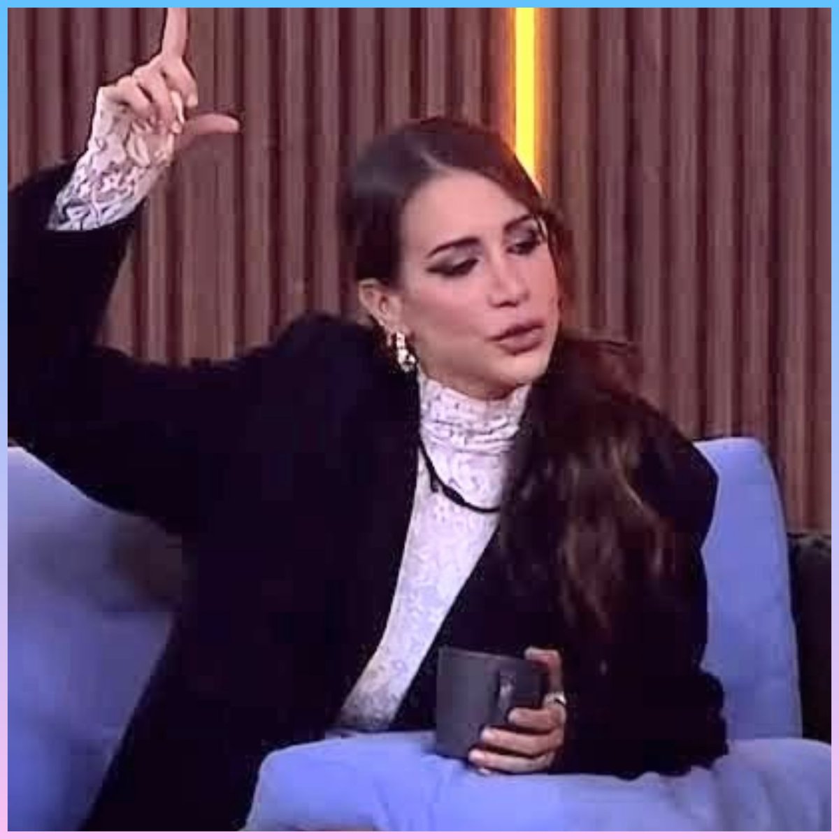 Cuando hace dos años Cristina estuvo en LCDLF y lo pasó tan mal, sólo recuerdo el apoyo de Adaristas.
No recuerdo el apoyo de ningún otro team de aquí.
No le deseo nada malo a nadie,pero...que cada palo aguante su vela.🤍🤍