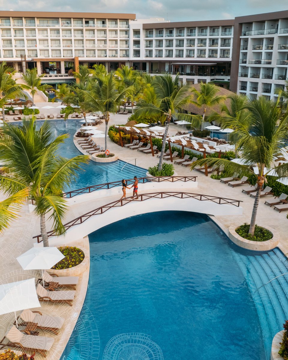 TelliesTravel's tweet photo. Poolside dreams and tropical scenes. #HyattZivaCapCana #TravelTuesday https://t.co/StxIg9xyDV