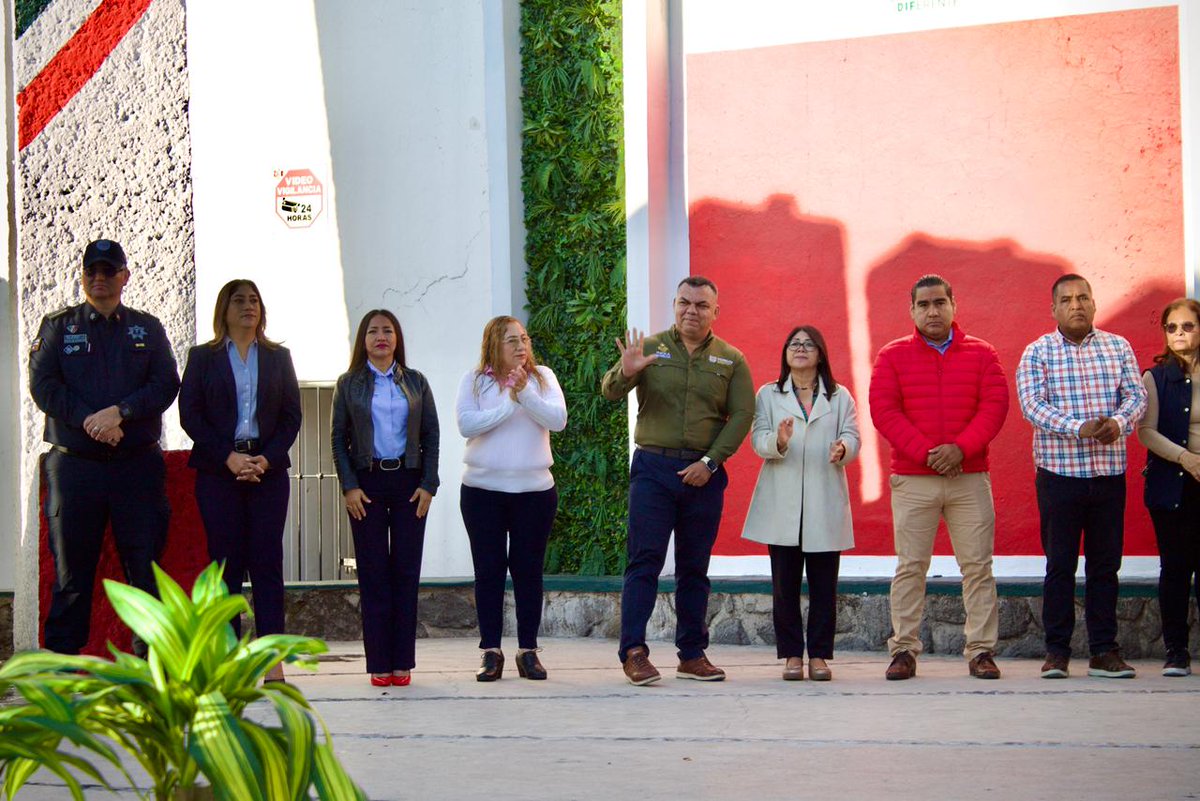 Aprender a leer y escribir abre puertas para toda la vida.

Ya inició el programa de alfabetización en el Parque Solidaridad, en Temixco. Así  acercamos oportunidades reales a jóvenes y personas adultas que buscan salir del rezago educativo.

#LaTierraQueNosUne